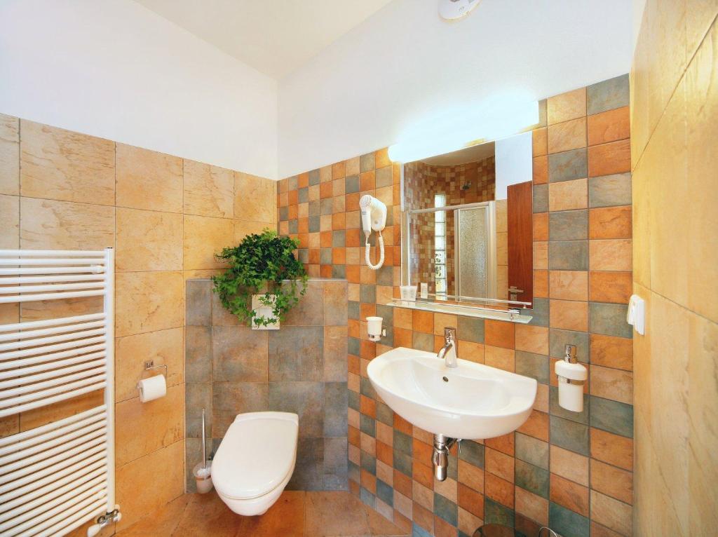 Tx Hotel Hostinné Zewnętrze zdjęcie